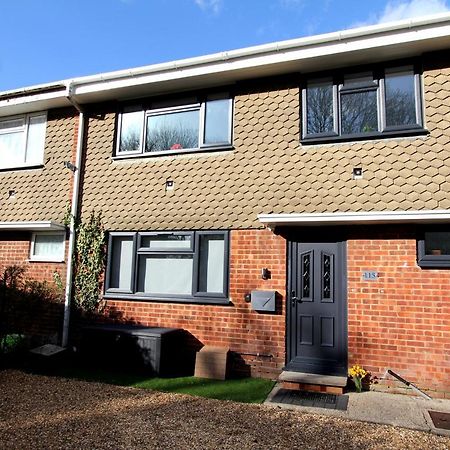Crown Meadow - 4 Bedroom House - Heathrow - Excellentstays Colnbrook Dış mekan fotoğraf