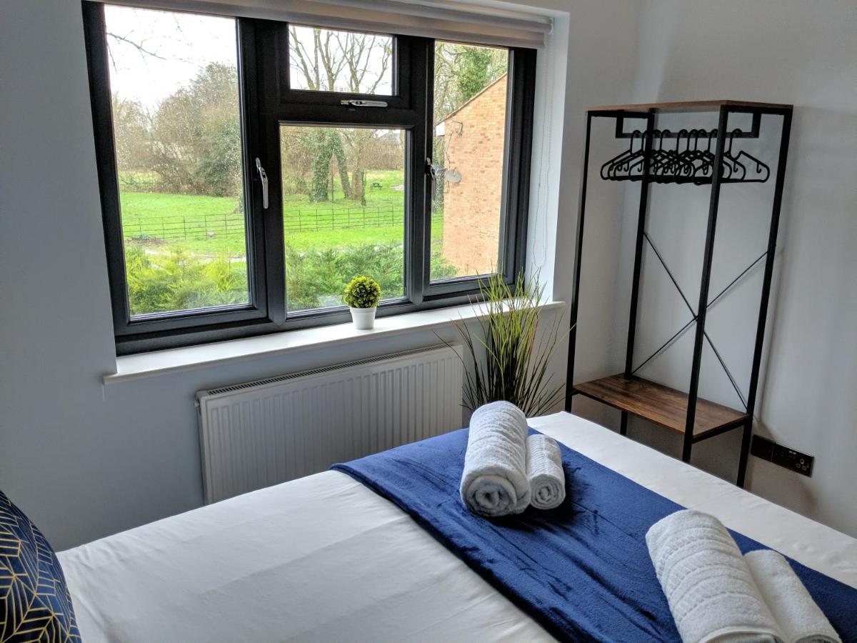 Crown Meadow - 4 Bedroom House - Heathrow - Excellentstays Colnbrook Dış mekan fotoğraf