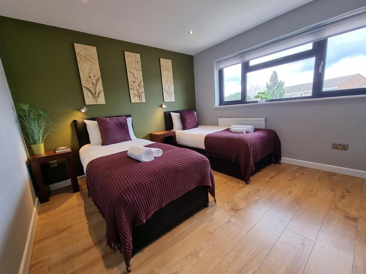 Crown Meadow - 4 Bedroom House - Heathrow - Excellentstays Colnbrook Dış mekan fotoğraf