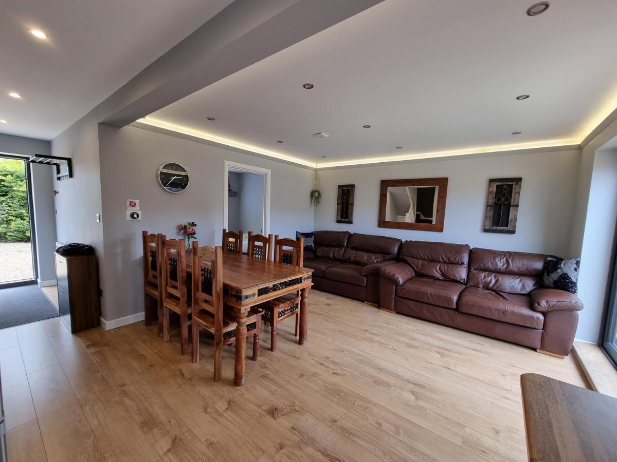 Crown Meadow - 4 Bedroom House - Heathrow - Excellentstays Colnbrook Dış mekan fotoğraf